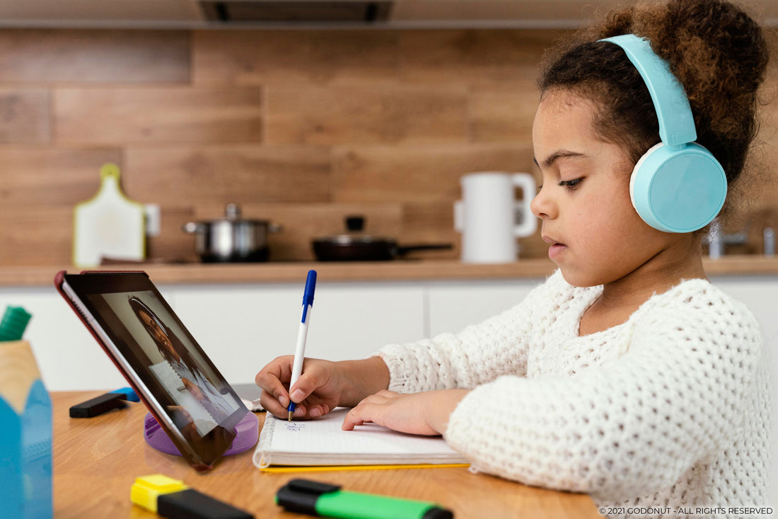 5-Benefits-of-Phone-and-Tablet-Stands-for-Kids-Teenagers-College-Students Best Universal Phone & Tablet Holder Stand - GoDonut